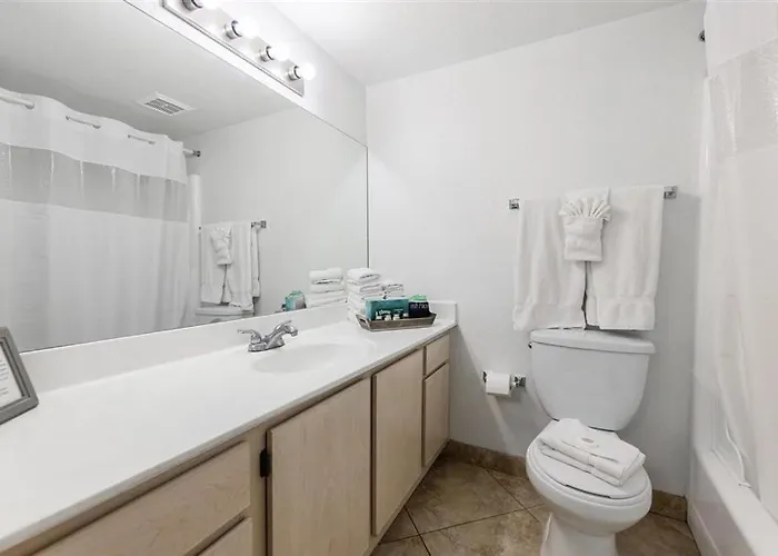 115 Fully Furnished 1br Suite-prime Location Apartment *